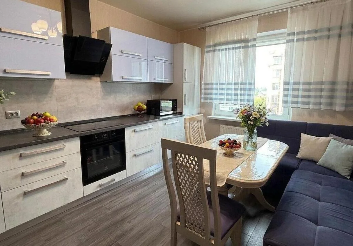 3k apartment vul. Myloslavs'ka 4