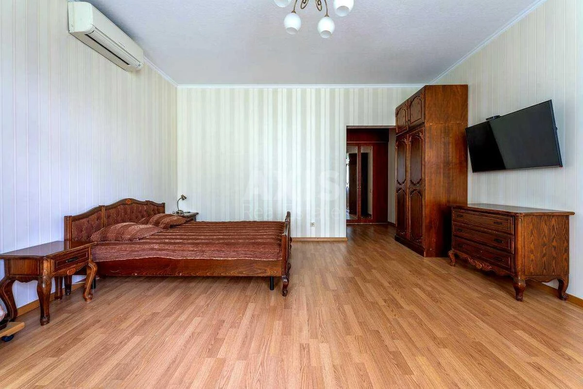 House vul. Ulitina Ivana, 590m2, Kyiv city715016