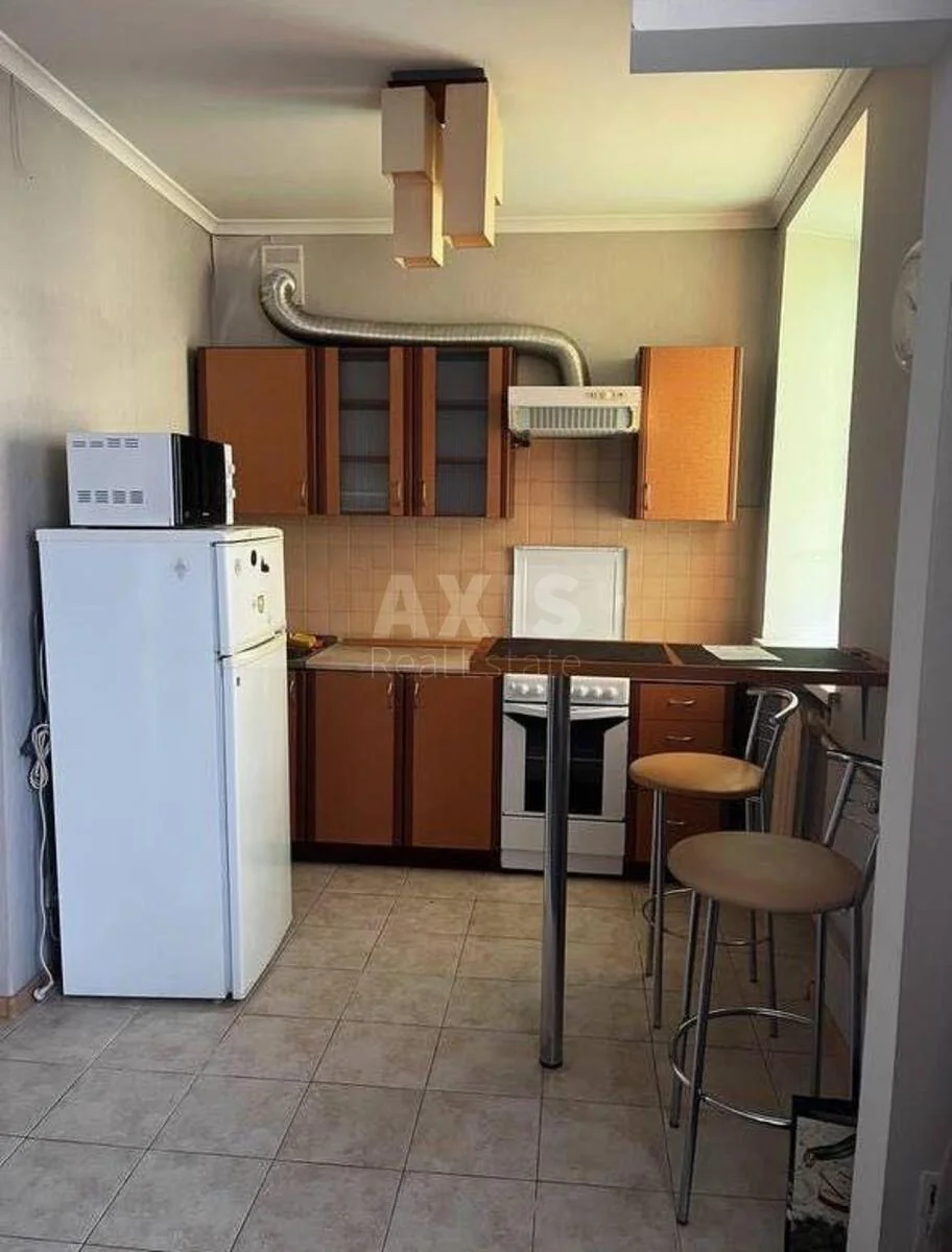 1k apartment pr-t Berestejskij 3