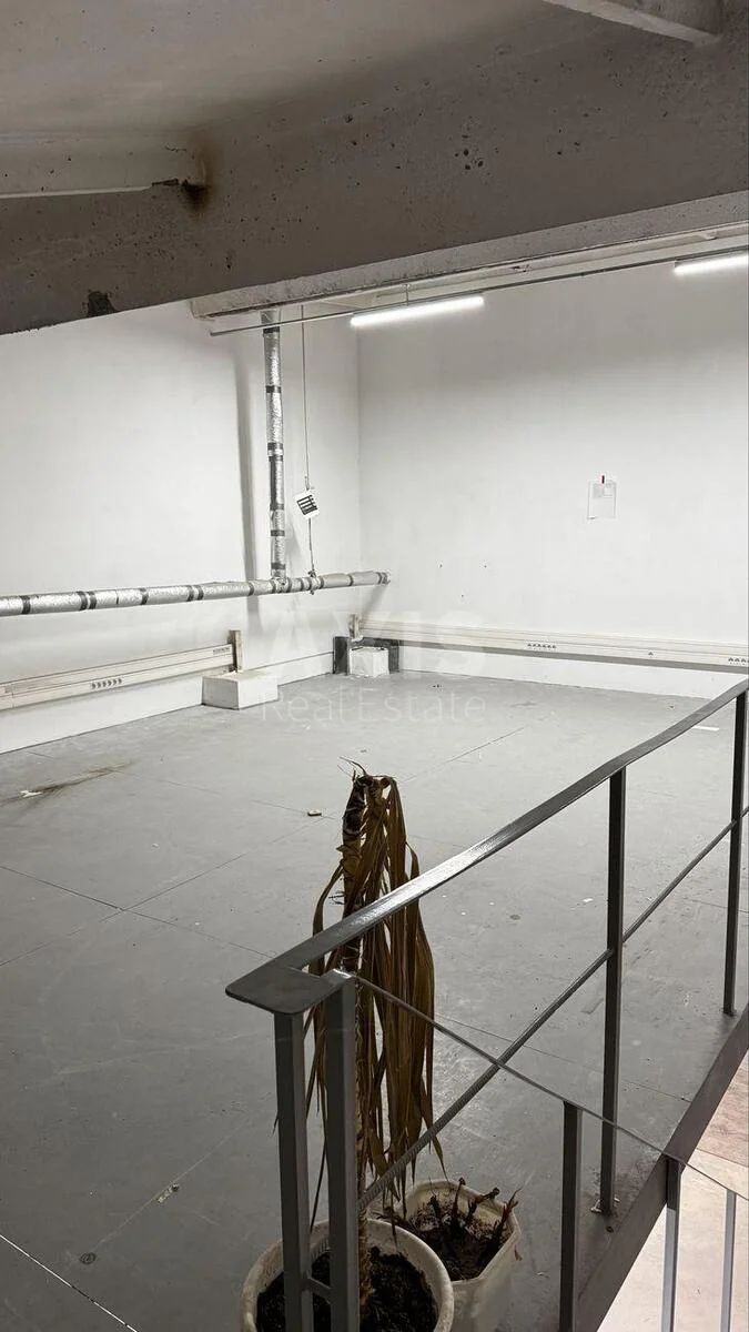 Trade object vul. Sosninyh Sim'i' 9, 194m2