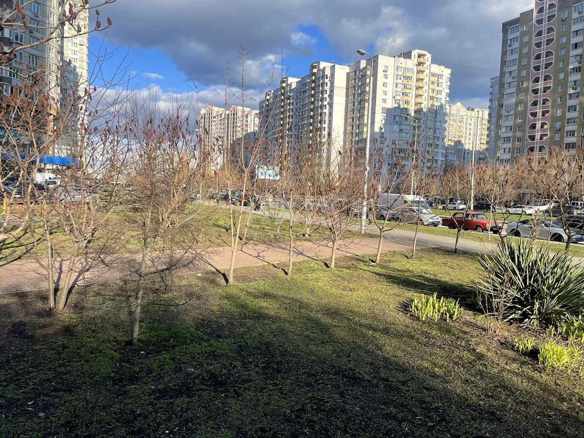 Office vul. Ahmatovoi' Anny 32/18, 80m27105217