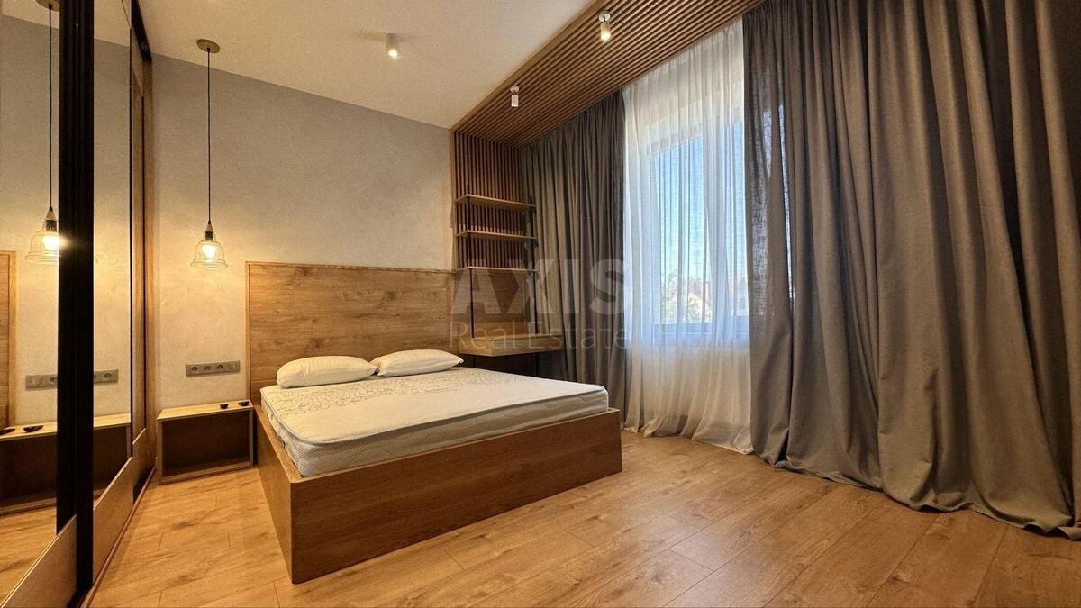 Дoм ул. Виноградная, 215м2, город Киев6919612