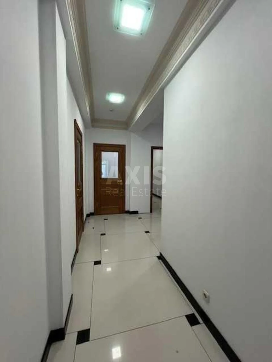 Офис ул. Жилянская 72А, 750м27118111