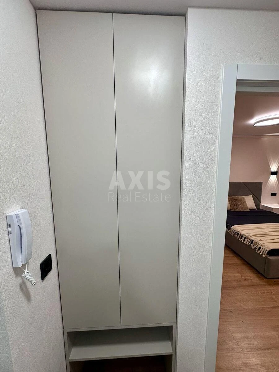 1k apartment pr-t Berestejskij 19714219