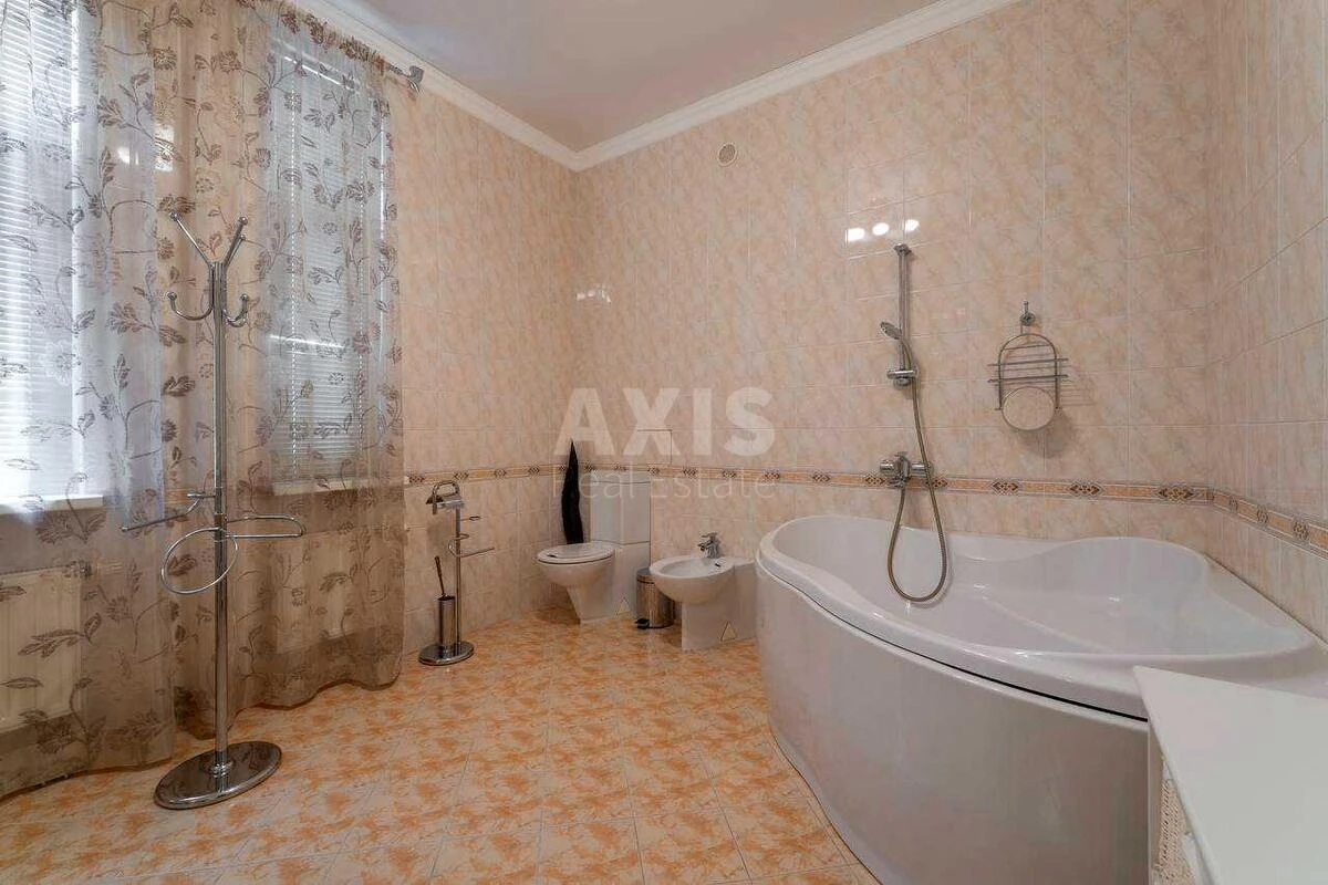 Дoм ул. Улитина Ивана, 590м2, город Киев715017