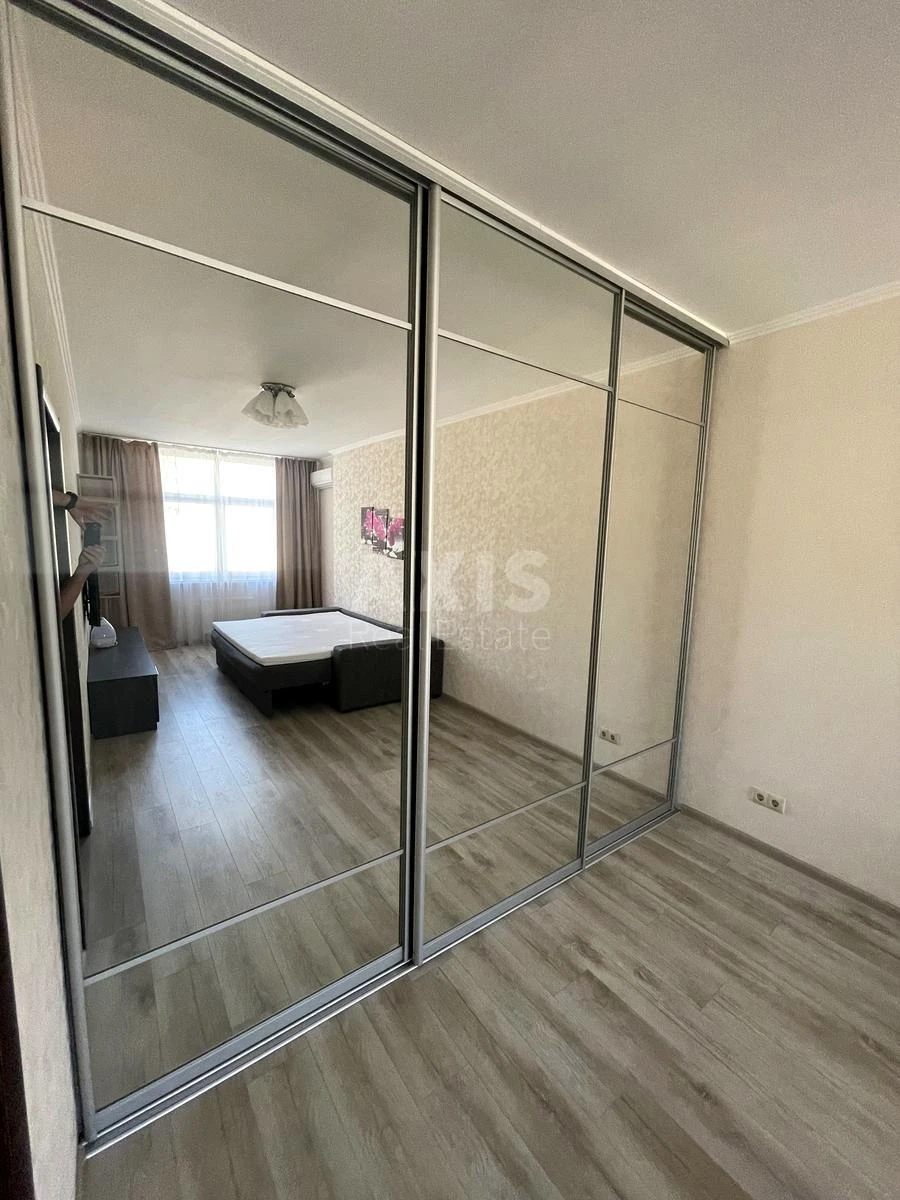 1k apartment vul. Ahmatovoi' Anny 22633774