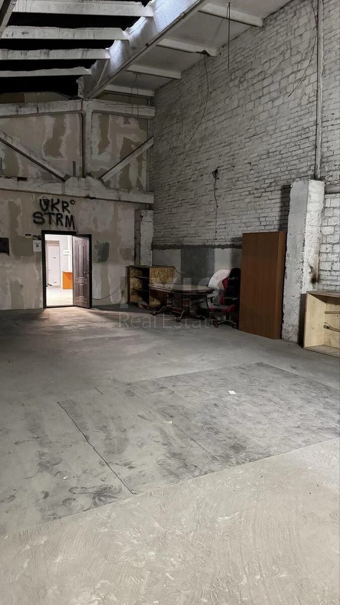 Trade object vul. Sosninyh Sim'i' 9, 194m2675290