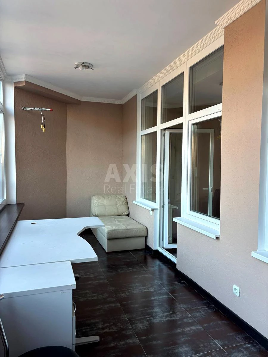 Офис ул. Антоновича 72, 125м26800411
