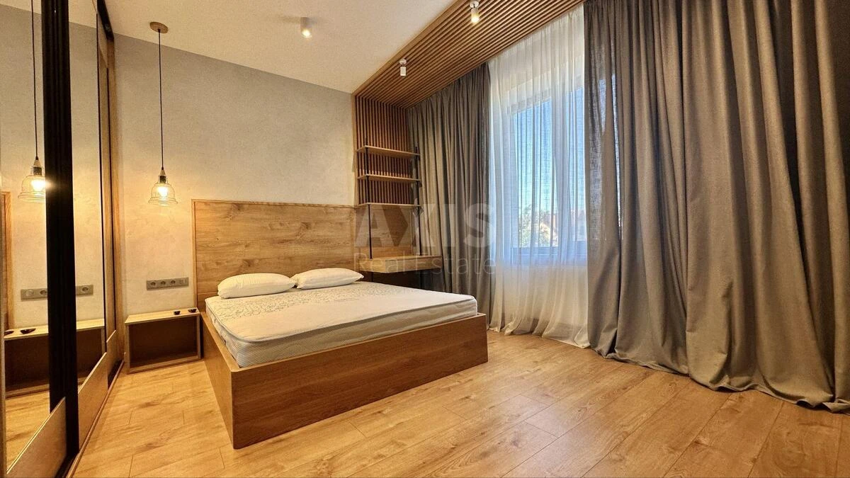 Дoм ул. Виноградная, 215м2, город Киев6919613