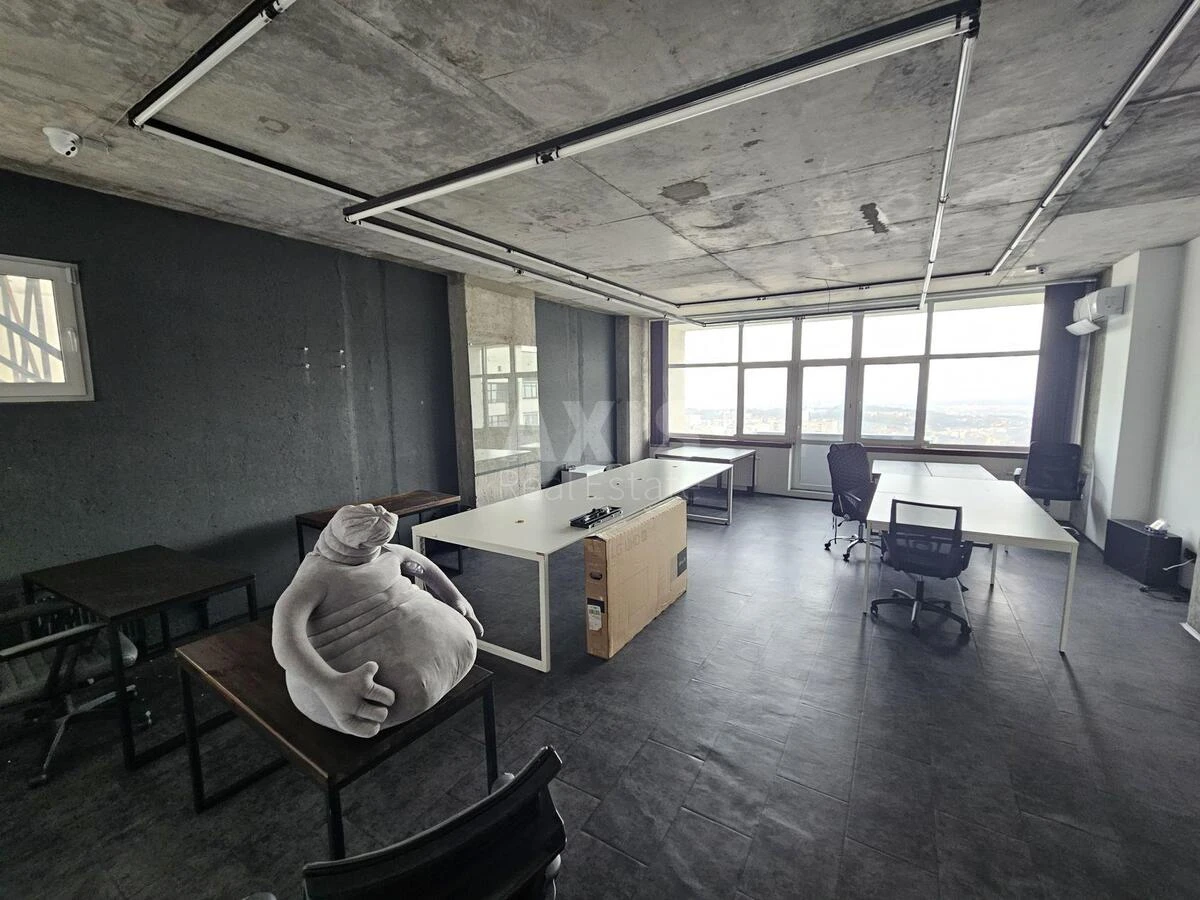 Office vul. Jevgena Konoval'cja 44А, 327m2662284