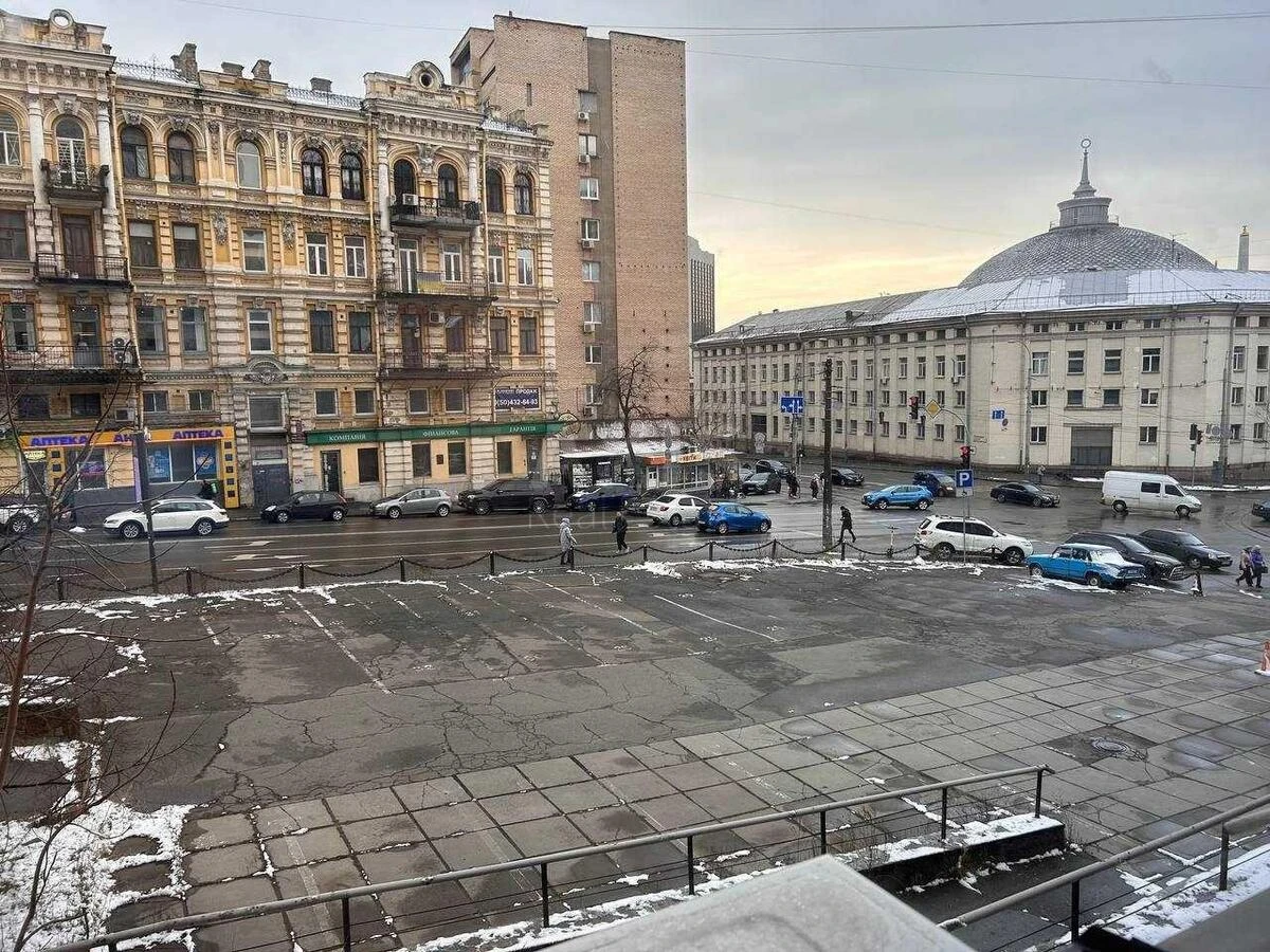 Office vul. Dmytrivs'ka 18/24, 1070m266771