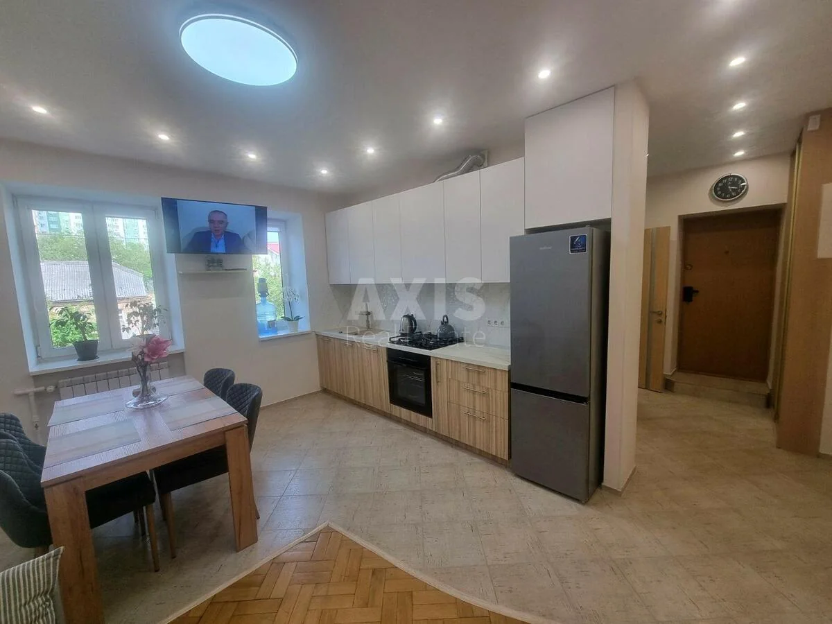 3k apartment vul. Jasnopoljans'ka 19