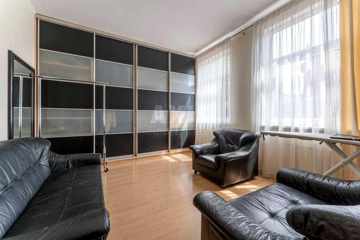 Дoм ул. Улитина Ивана, 590м2, город Киев715019