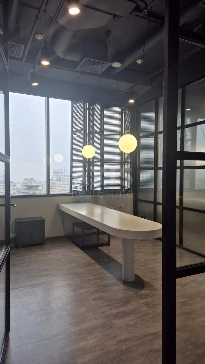Office vul. Knyaziv Ostrozkykh 32/2, 159m2678744