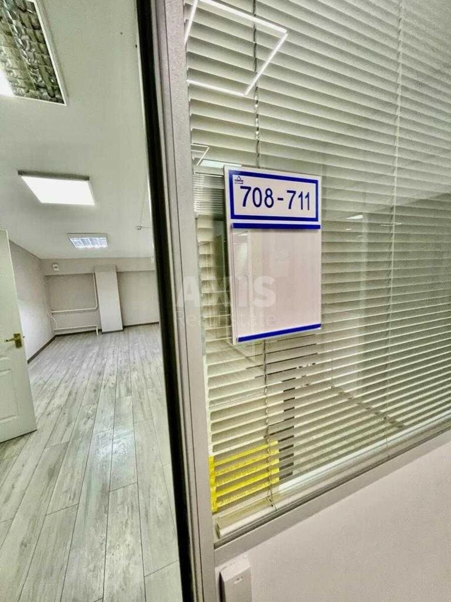Office pl. Kosmonavtiv 4, 3000m26946113