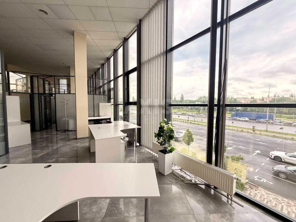 Office pr-t Bazhana Mykoly 17А, 365m27128017
