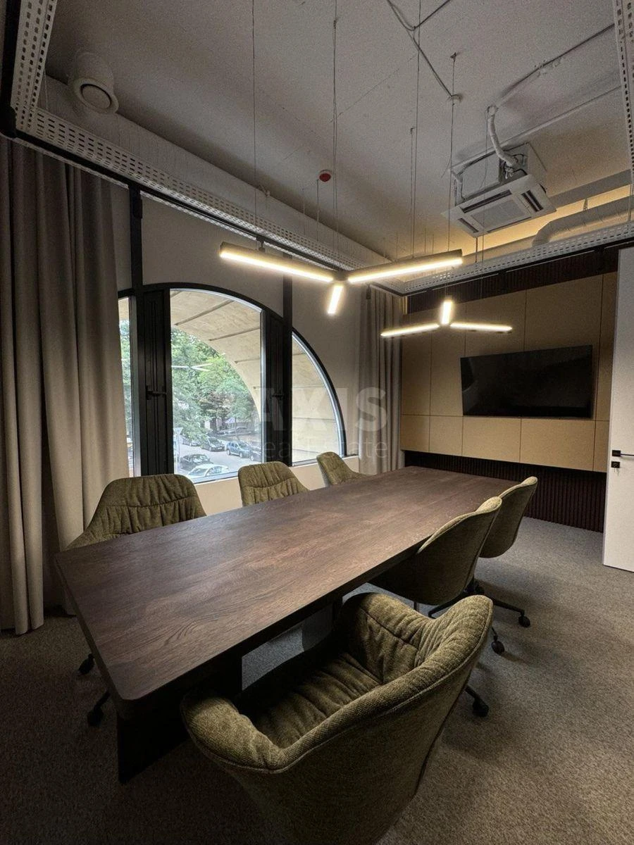 Office vul. Bul'varno-Kudrjavs'ka 15А, 202m2579783