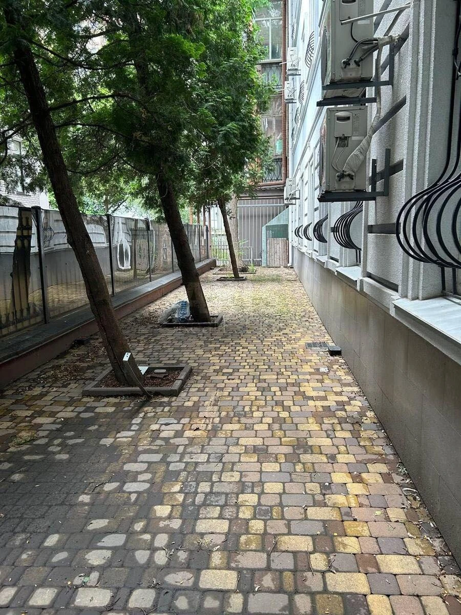 Office vul. Saksagans'kogo 111А, 697m26759510