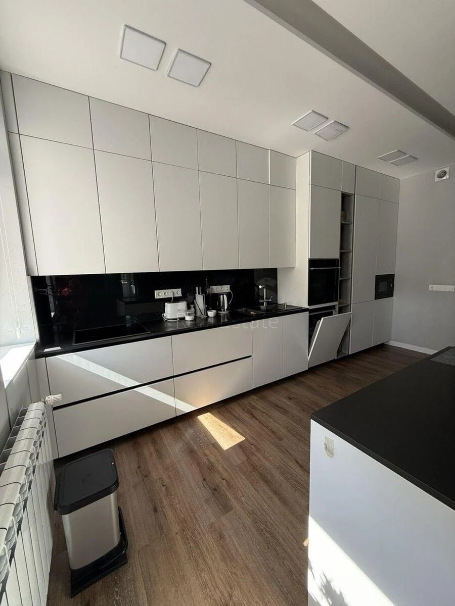 3k apartment vul. Preobrazhens'ka 8Б70826