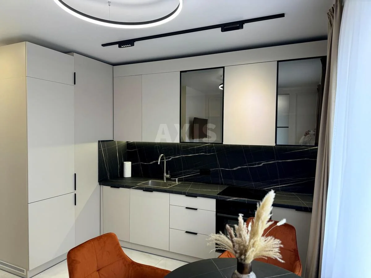 2k apartment vul. Myhajla Maksymovycha 24