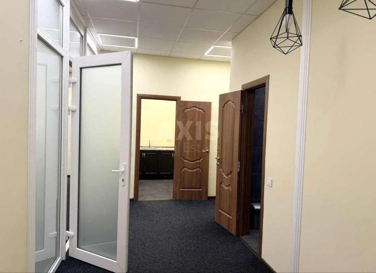 Office vul. Jevgena Konoval'cja 36Е, 100m2697251
