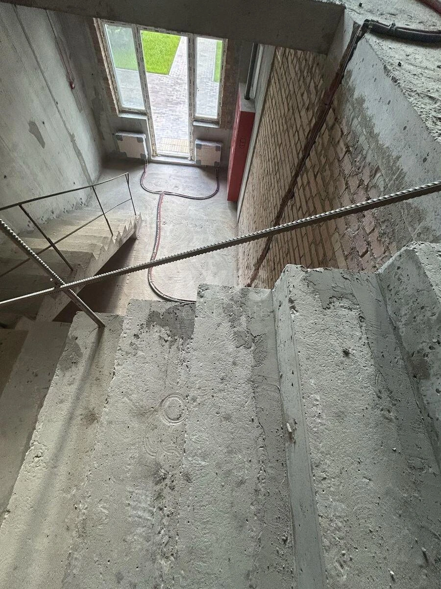 Service object vul. Zhyvopysna 3, 102m2646613