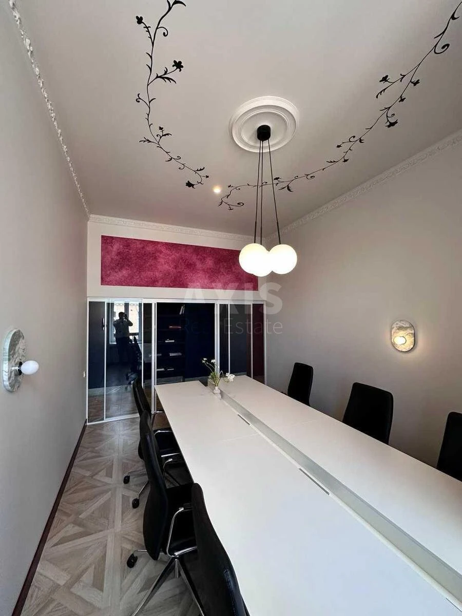 Office vul. Rustaveli Shota 15Б, 135m26610810