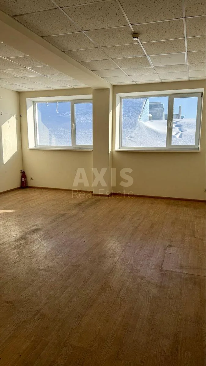 Office vul. Sosninyh Sim'i' 9, 114m2