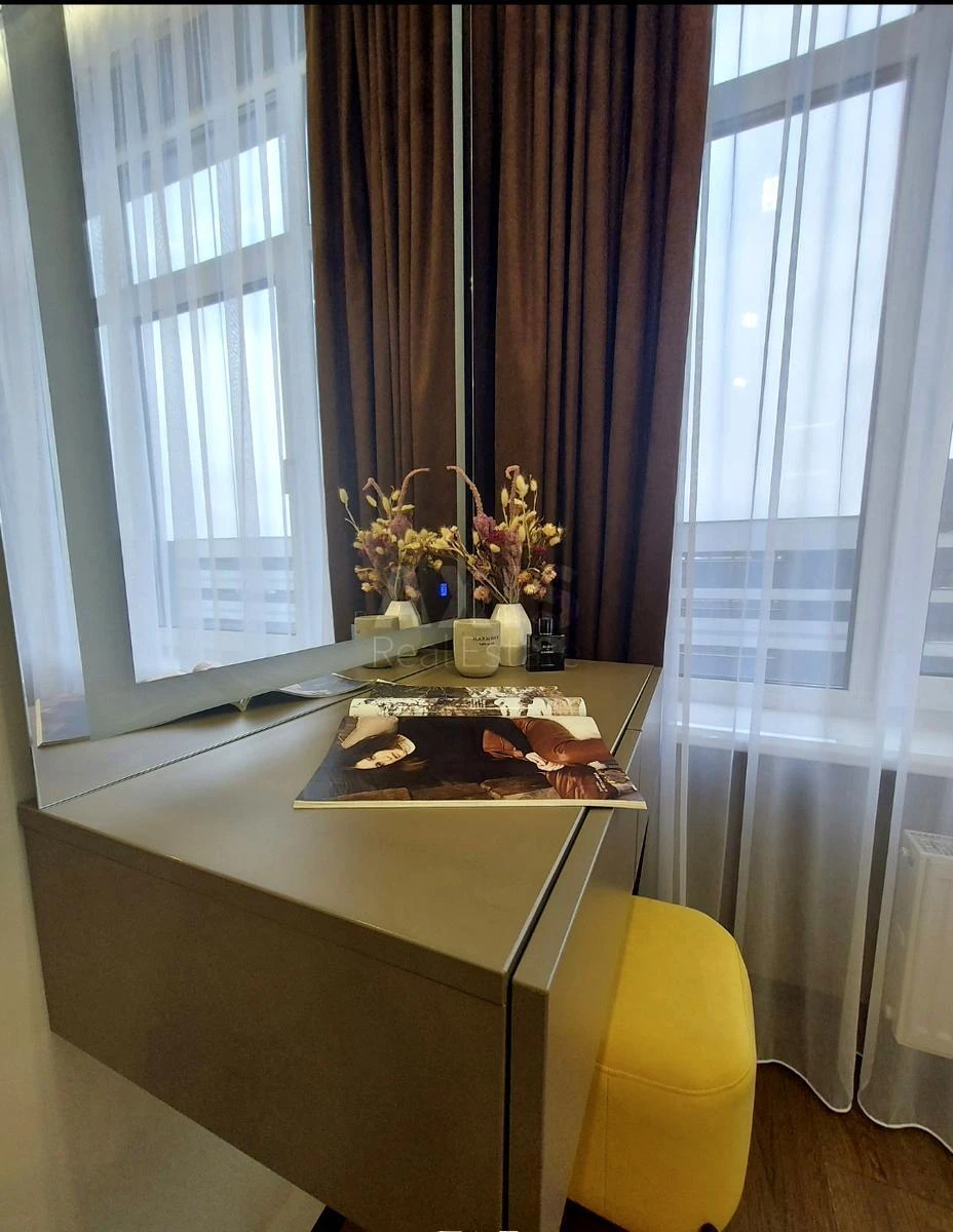 1k apartment vul. Sverstjuka Jevgena 6Е674510