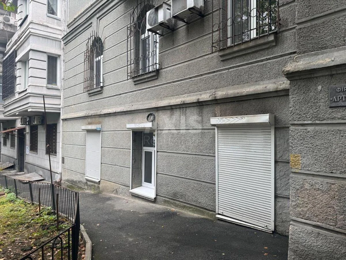 Об'єкт сервісу вул. Дарвіна 7, 76м2