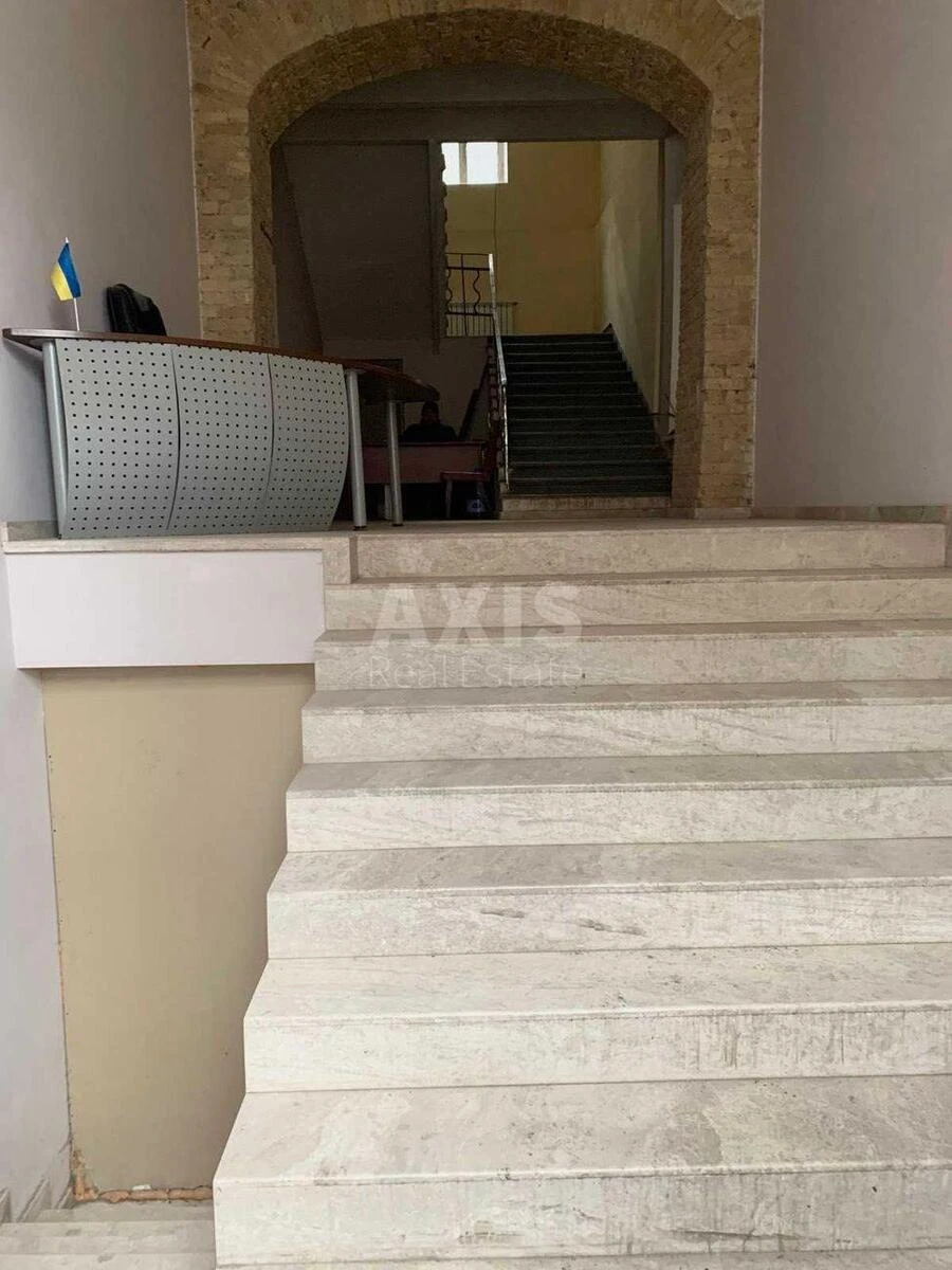 Объект торговли ул. Ярославов Вал 33, 185м2651330