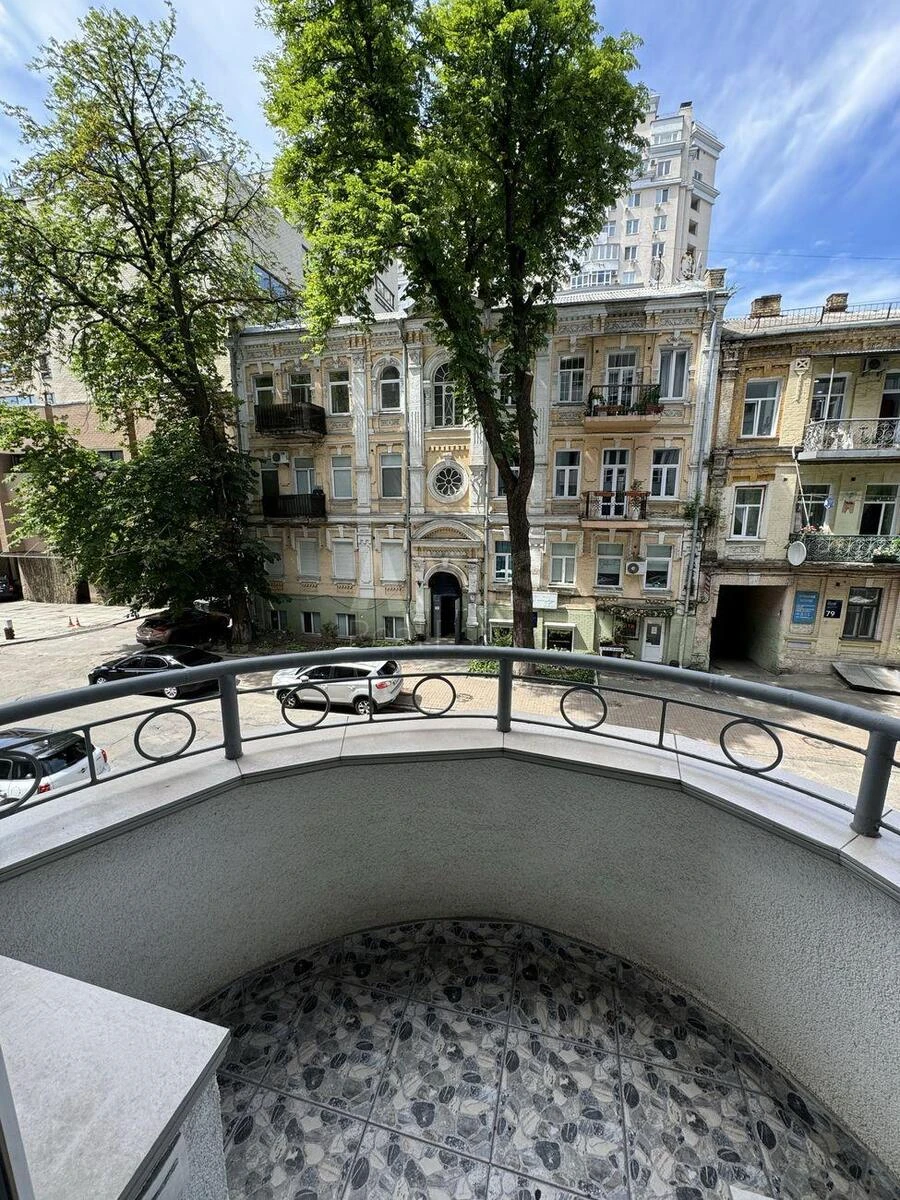 2к квартира ул. Александра Конисского 76/786610316