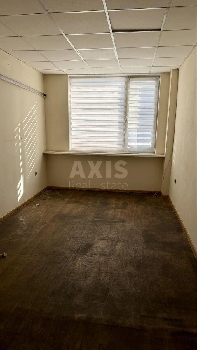 Office vul. Sosninyh Sim'i' 9, 114m2675300