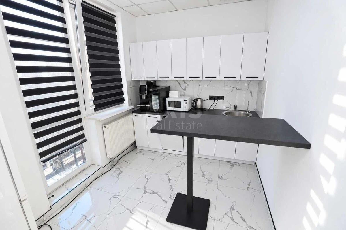 Office vul. Jevgena Konoval'cja 32А, 180m27198617