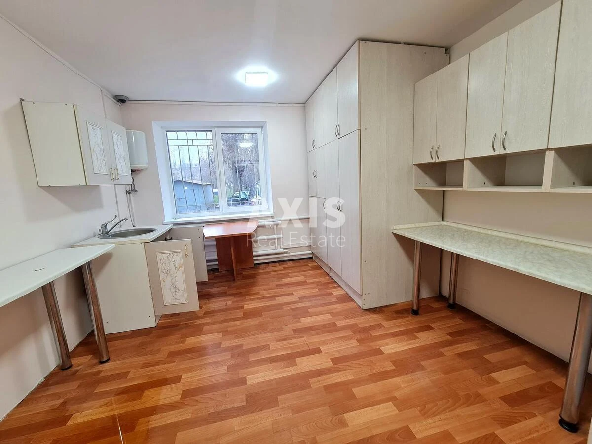 Office vul. Sosninyh Sim'i' 14А, 90m263951