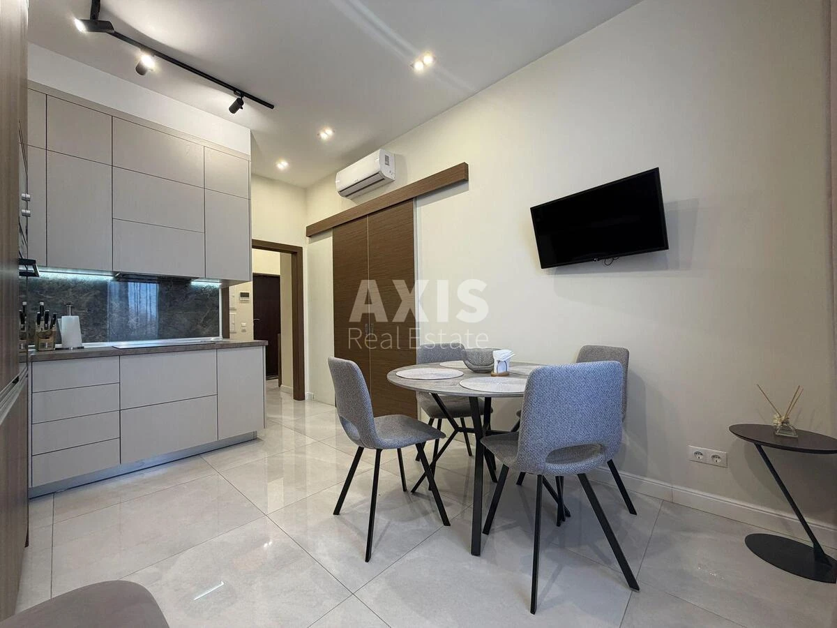 1k apartment pr-t Berestejskij 42675940