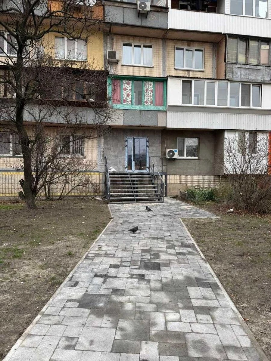 Объект торговли пр-т Тычины Павла 9, 70м2647741