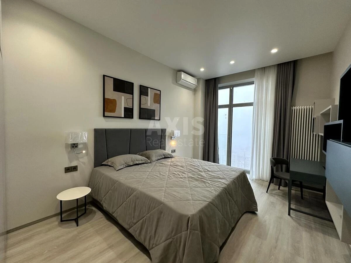 4k apartment vul. Antonovycha 118/96690210