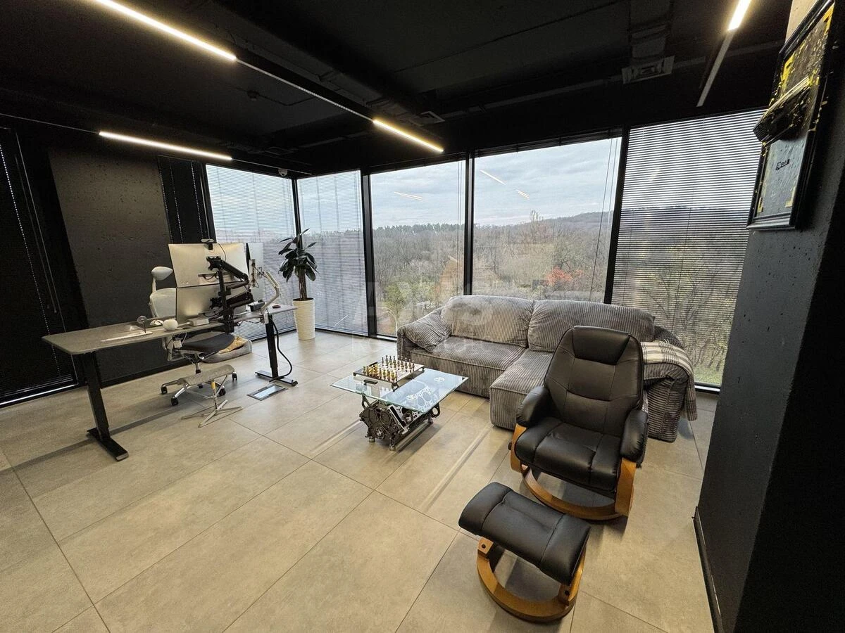 Office vul. Krasylivs'ka 9, 4500m2710537
