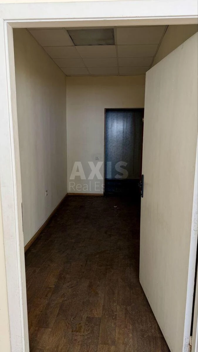 Office vul. Sosninyh Sim'i' 9, 114m2675305