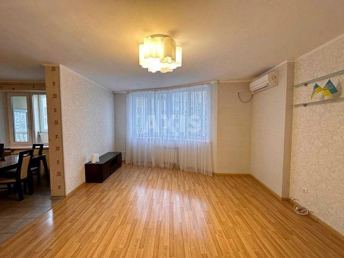 3k apartment vul. Urlivs'ka 11А672036