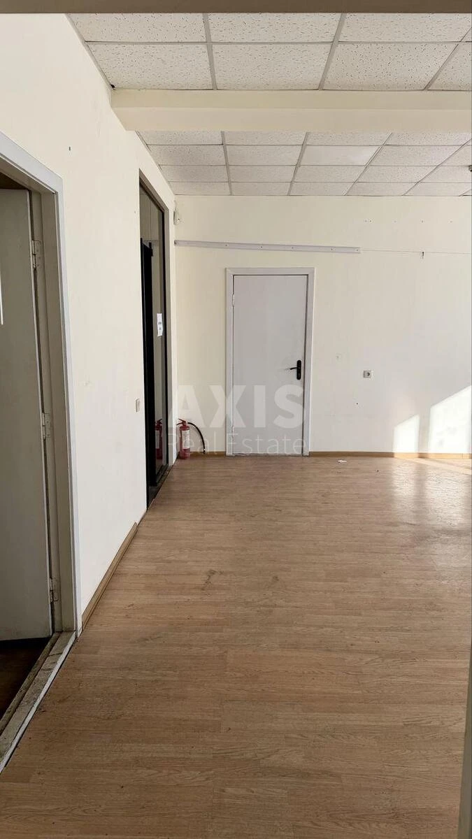 Office vul. Sosninyh Sim'i' 9, 114m2675302