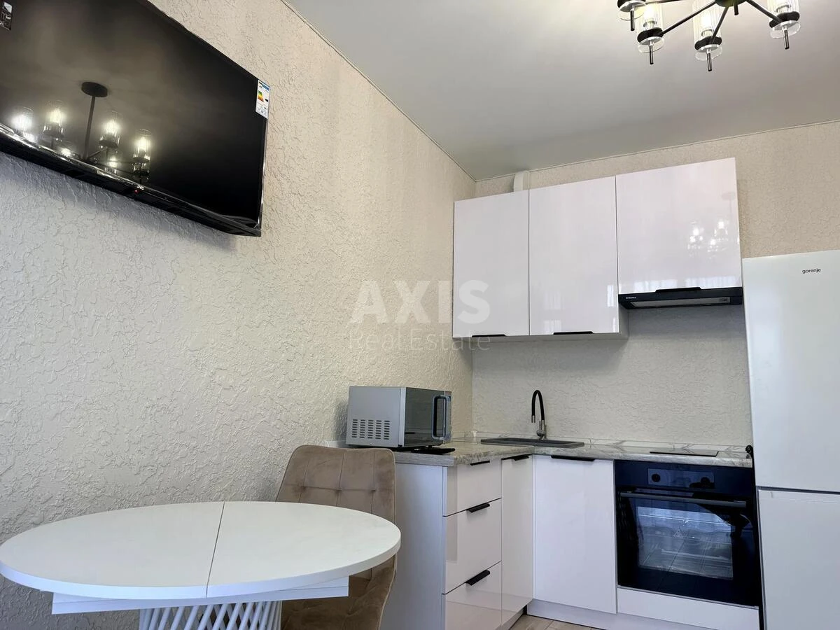 1k apartment pr-t Glushkova Akademika 4267616
