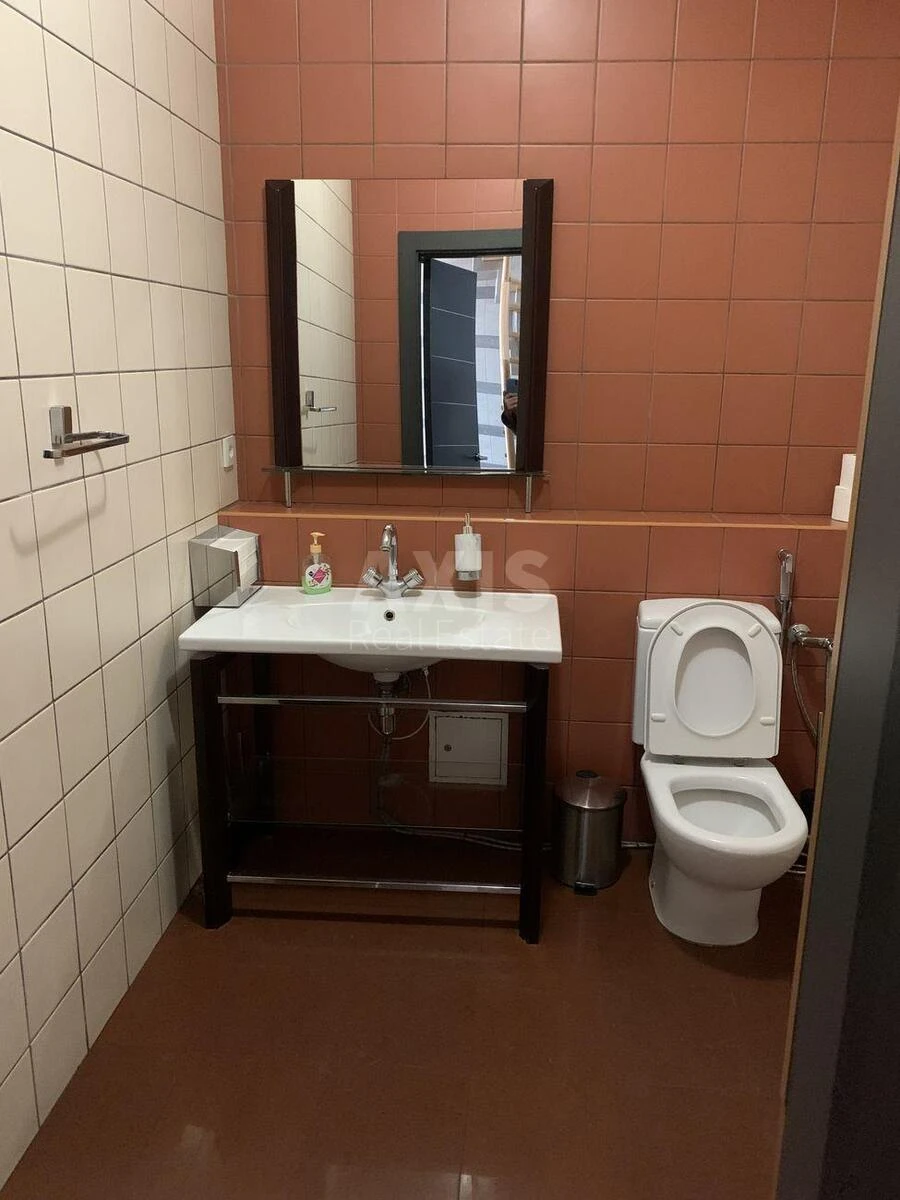 Office vul. Jevgena Konoval'cja 32А, 290m27086118