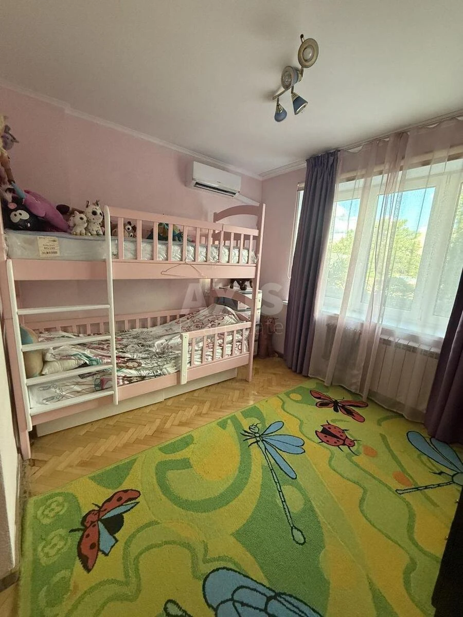 3k apartment vul. Pryrichna 19Г701047