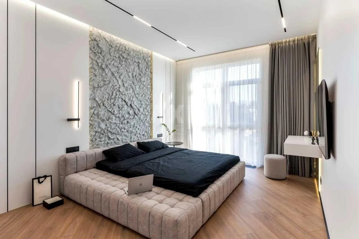 3k apartment vul. Universytets'ka 23657106