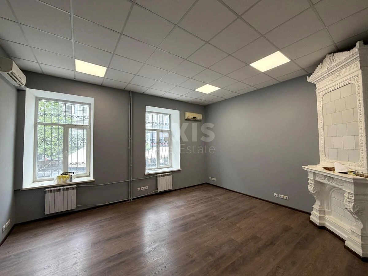 Офис ул. Евгения Чикаленко 25, 300м26891914