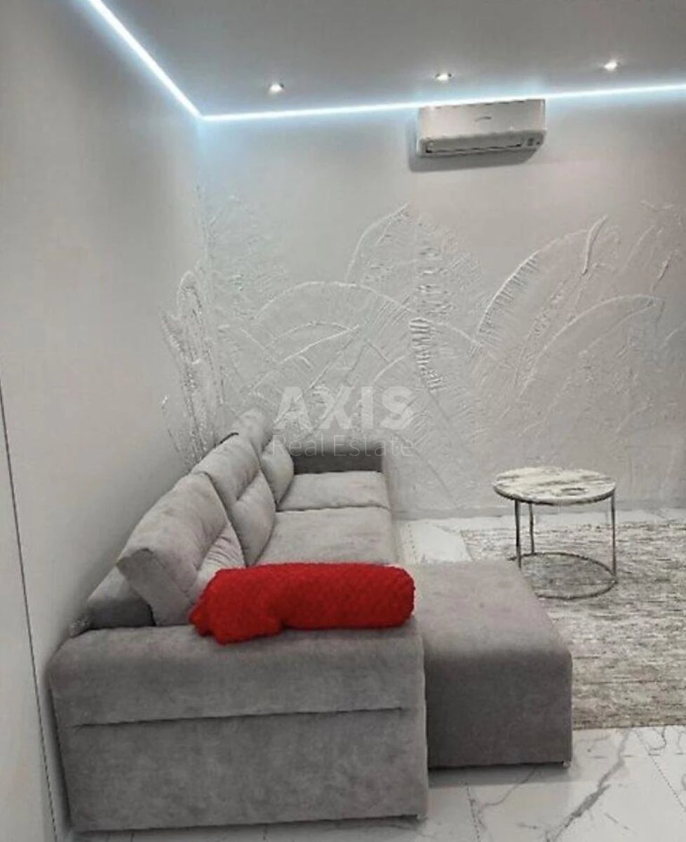 2к квартира ул. Михаила Максимовича 28Б699870