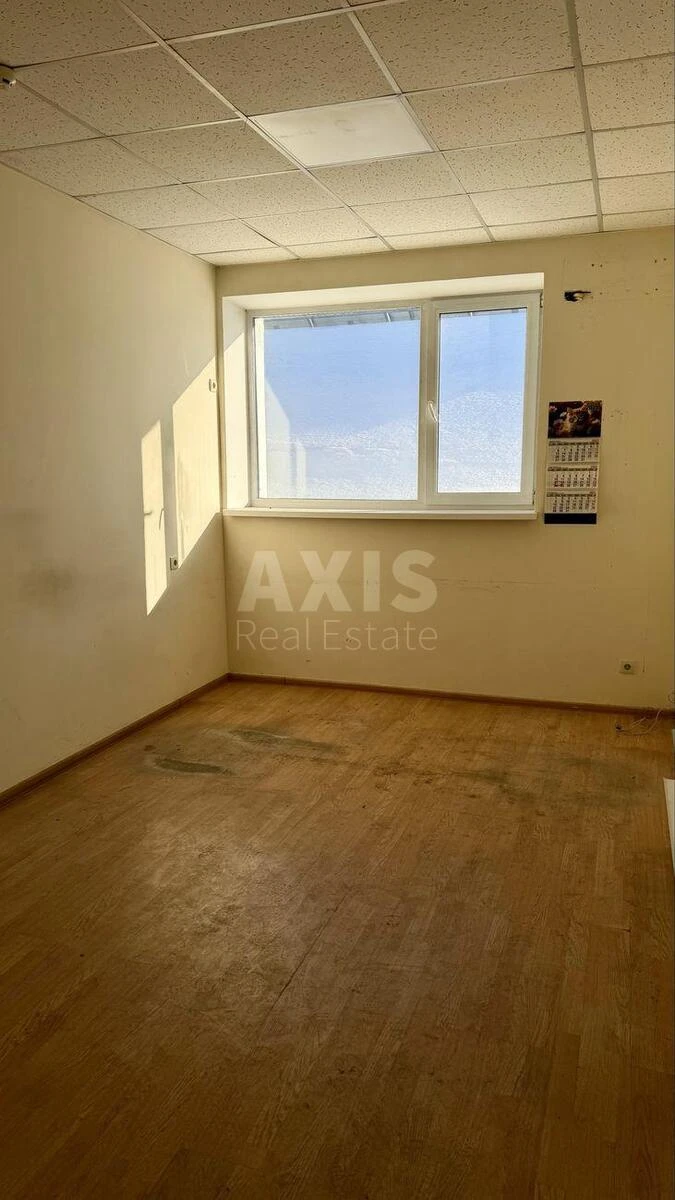 Office vul. Sosninyh Sim'i' 9, 114m2675304