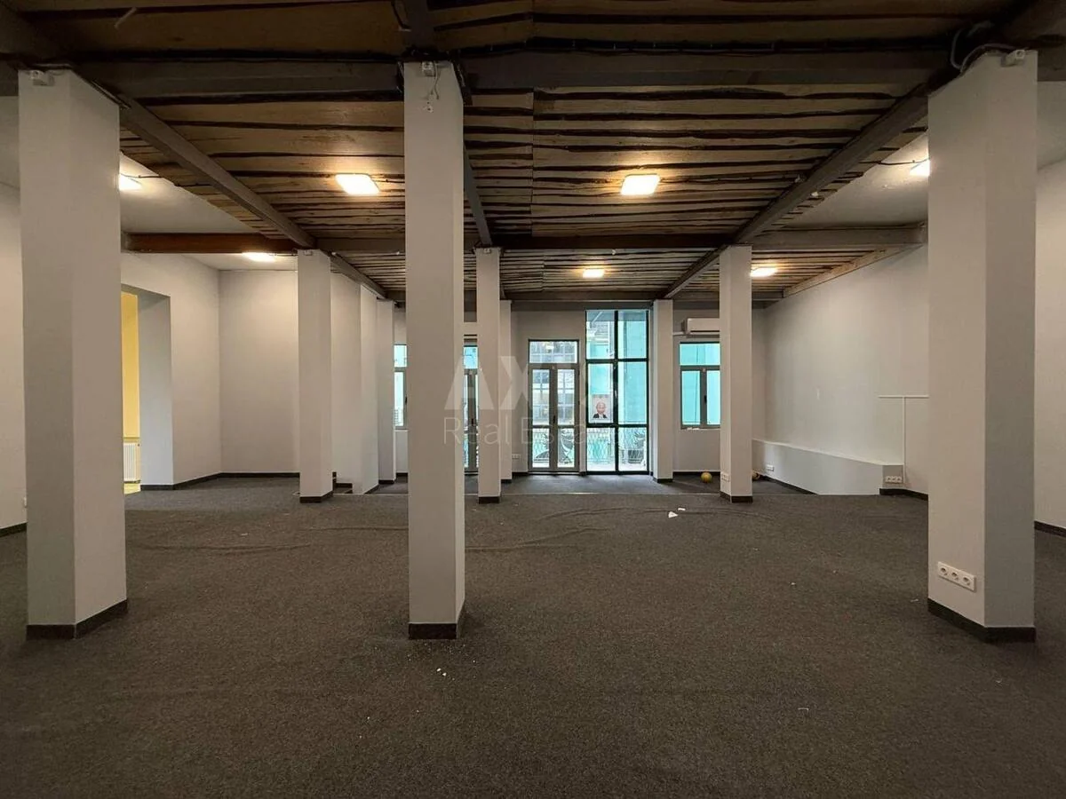 Office vul. Volodymyrs'ka 4, 400m2